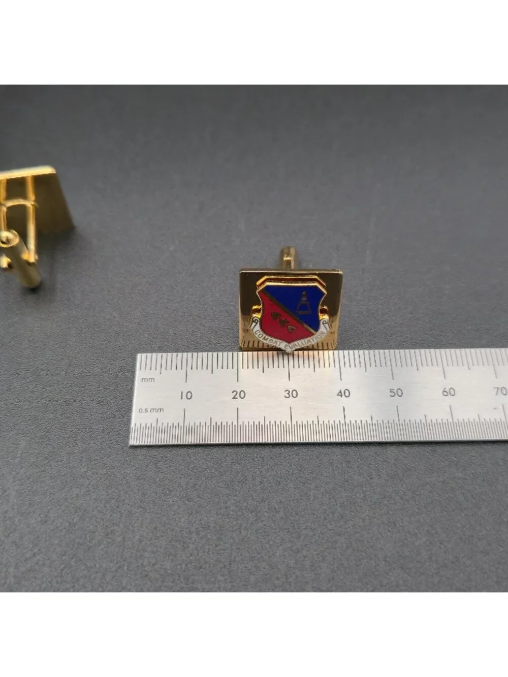 Vintage USAF 1st Combat Evaluation Group Distinctive Unit Insignia DUI Pins A801